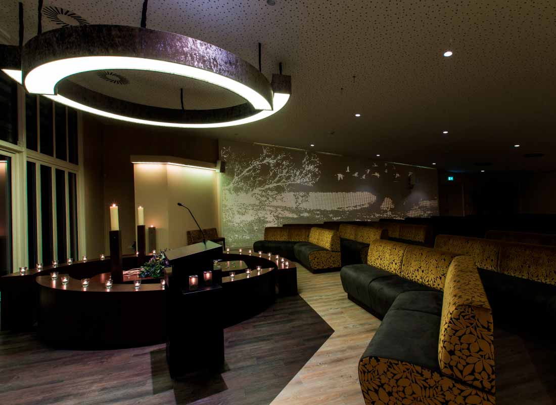 Interieur van aula in crematorium Oosterhout