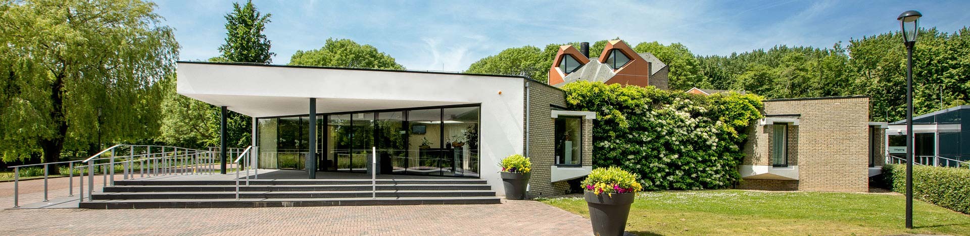 Crematorium en uitvaartcentrum in Rotterdam, dichtbij de Zuiderbegraafplaats