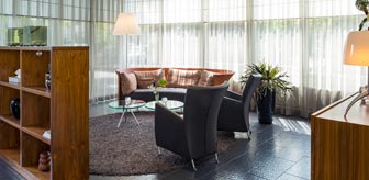 Den-Hull-interieur Sfeervolle ontvangstruimte van uitvaartcentrum Den Hull