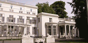 witte_gebouw_john_heskes_mediabox_rechts Wit gebouw, uitvaartverzorger John Heskes