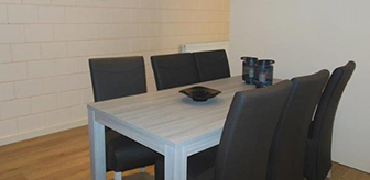 Afscheidsruimte Yarden Leliveld afscheidsruimte Yarden Leliveld tafel stoelen