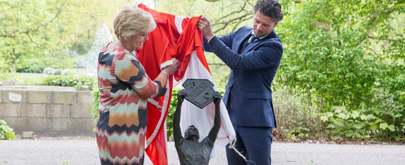 Onthulling beeld FC Utrecht strooiveld Daelwijck