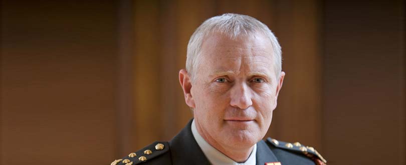 Peter van Uhm (voormalig Commandant der Strijdkrachten) vertelt in het college Levensles over de strijd met persoonlijk verlies.