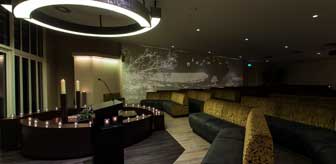 Interieur van aula in crematorium Oosterhout